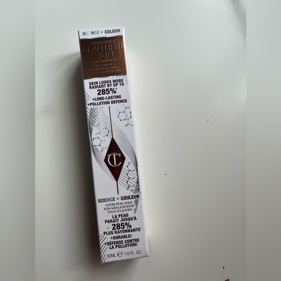 BNWB Charlotte tilbury’s beautiful skin foundation in shade 2warm/chaud. - Picture 3 of 6